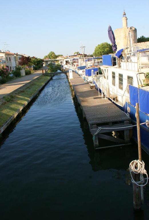 Péniche Poompui Hotel Aigues-Mortes Camera foto