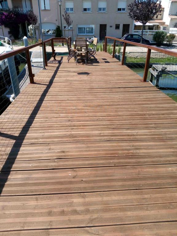 Péniche Poompui Hotel Aigues-Mortes Esterno foto