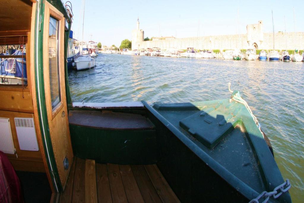 Péniche Poompui Hotel Aigues-Mortes Esterno foto